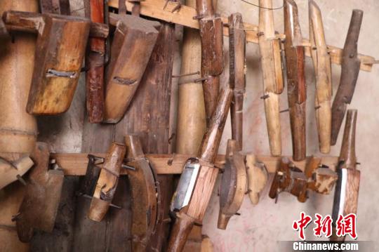 崔国良的箍桶工具 施紫楠 摄