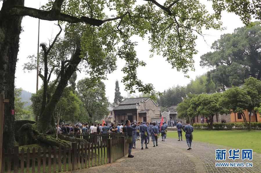 (新华全媒头条·图文互动)(2)红色土地上的不变初心——革命老区井冈山和延安脱贫启示录