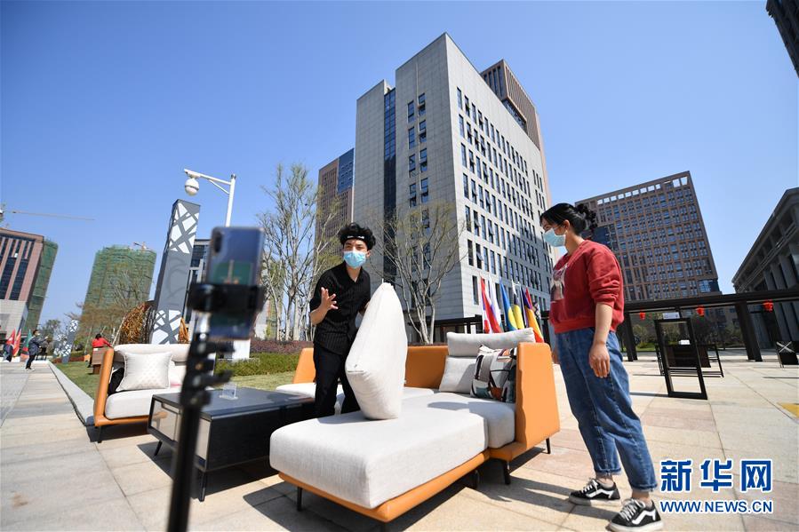 (聚焦复工复产·图文互动)(6)记者手记:战“疫”中增长,这些企业做对了什么?