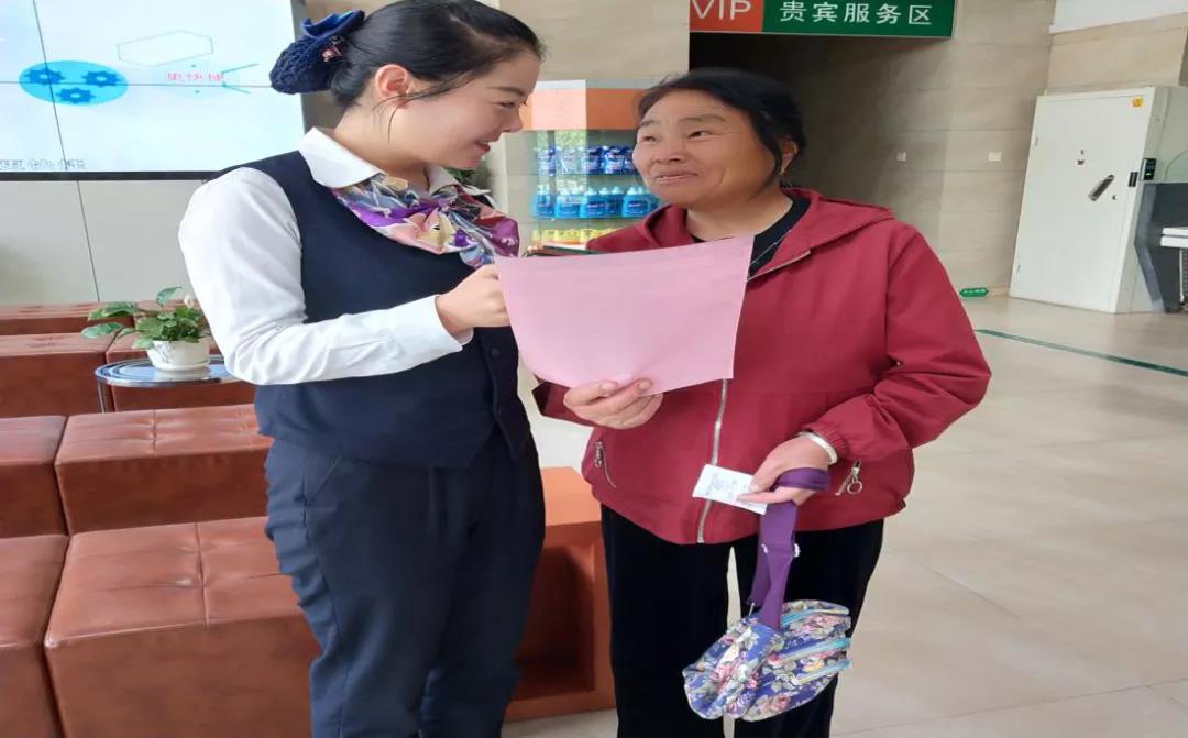 郭丽颖:用心服务,做有温度的大堂经理