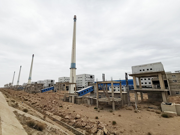 荣达矿业公司投入逾8亿元修建的电石项目主体基本完工,但已烂尾4年。