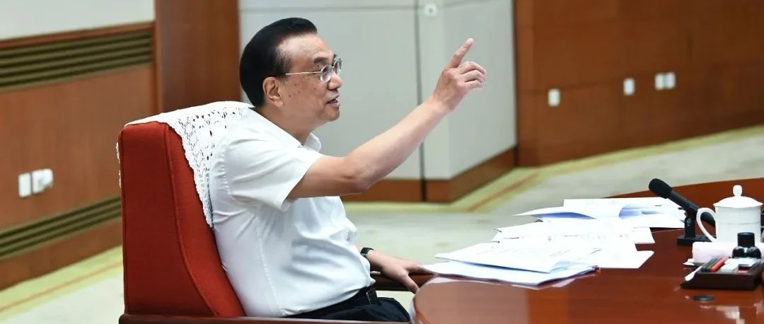 李克强:部分农民收入出现下降 要对农民工和城镇居民一视同仁