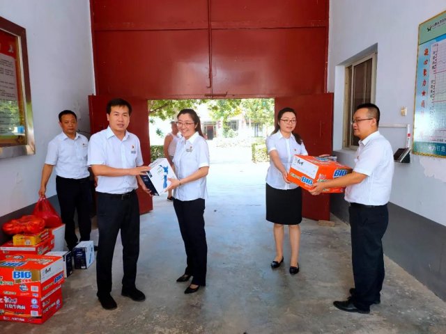 �˳��������쵼��������ũ������һ�����㶽��ο��