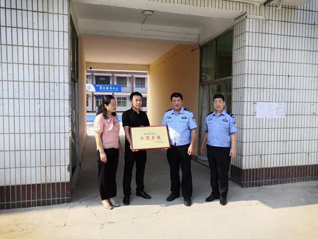 �ɽ������������Ƽݡ���λ��������