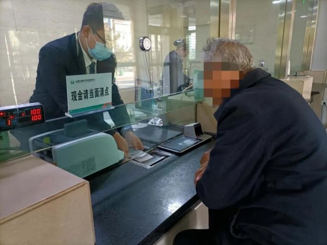 ɽ��ũ�����У�һ����Ǯ������ս��​