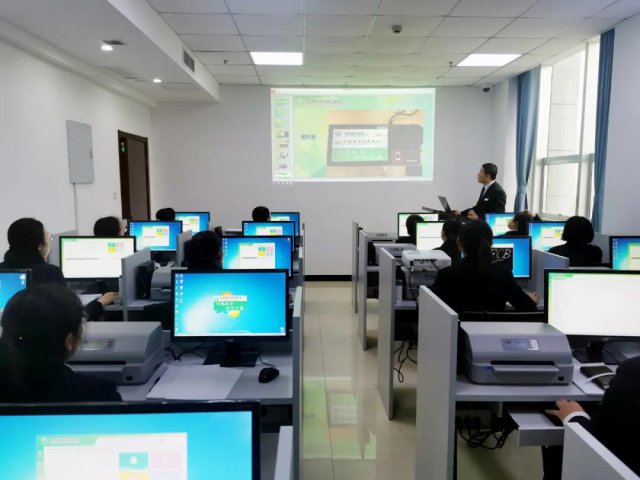 ����ũ�����У�������ء� ��֧ũһ�߶����ɳ�