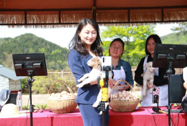 ����80��Ů���س�����ֱ���������顱����һ��Ϳ���