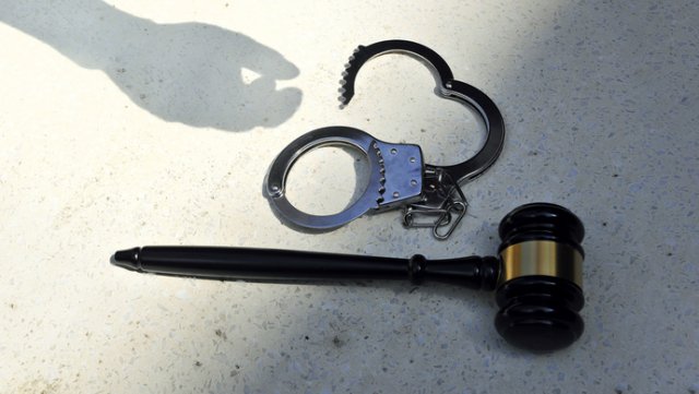  �����ʡ��롰��ˡ�����ͬһ�ˣ����������Ե�����ǣ�����а�