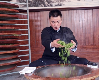 ���򸻣���������׷����