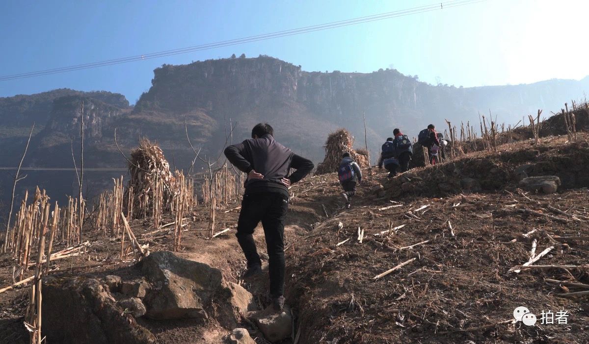 �� 2021��1�£�������ڽ��ͺ��ӵ�·��˵����������Щ���ӽ���������Сѧ���Ͳ����к�����ð������ѧ�ˡ�31���������������ŵ��ģ�Ҳ���ܷ����ˡ���