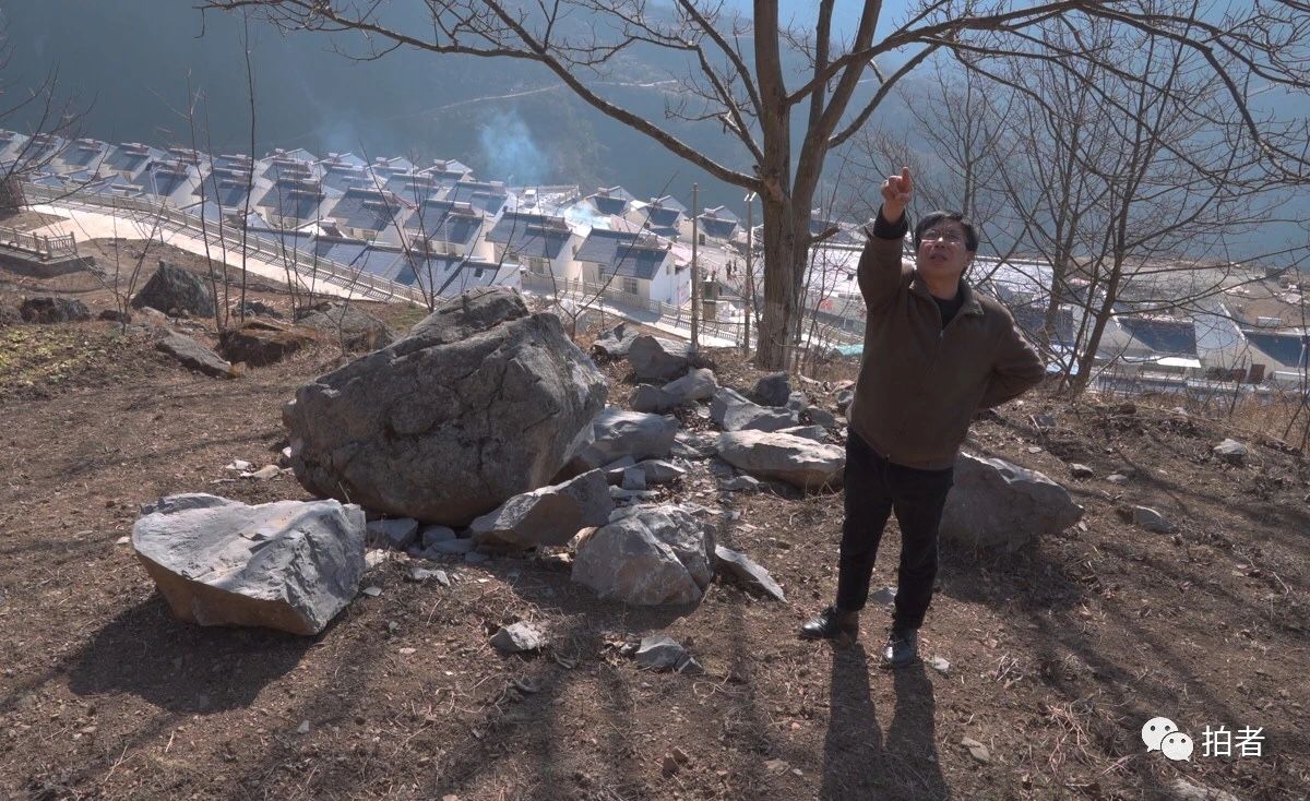 �� �����վ�ھ����׽̵�¥������50�׵�б���ϡ����Ľ��¾��ǲ���ǰ��ɽ�Ϲ���ľ�ʯ����ɺܶ�顣�����˵�����û����ľ�赲����ʯ�Ϳ���ֱ���ҵ��׽̵��ˡ�