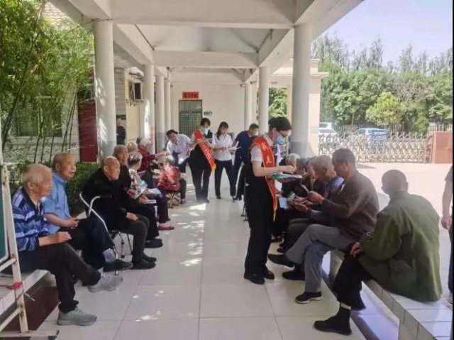 ��ϲũ������ �Ż����Ϸ��� ������ɫ����