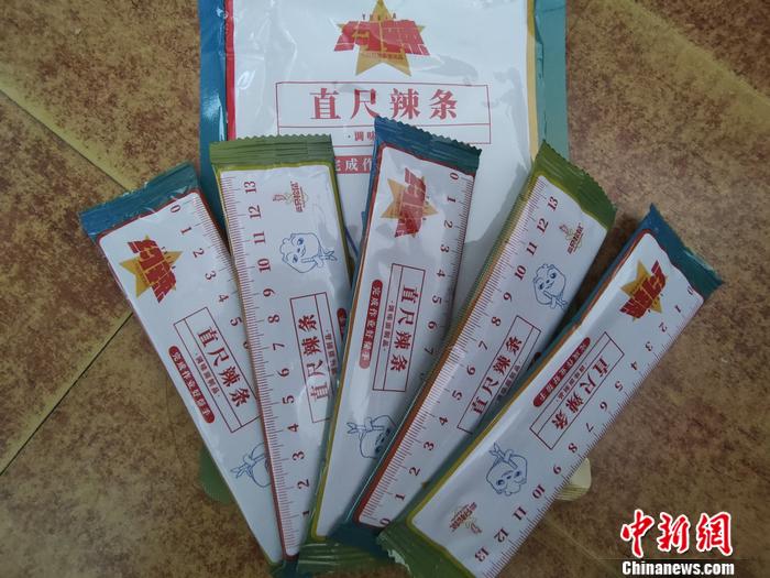 独立小包装成为网红零食的流行。 左雨晴 摄