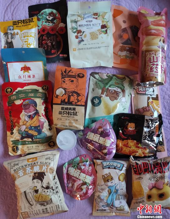 三只松鼠的某款零食大礼包。 左雨晴 摄