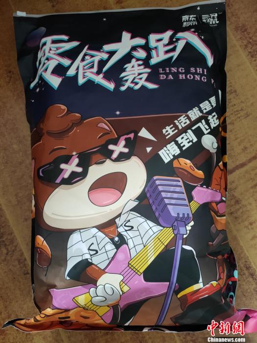 三只松鼠以“卖萌”的松鼠作为品牌形象。 左雨晴 摄