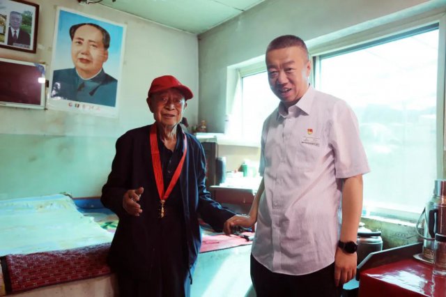 ˷��������ĵ�����ǡ���������������һ��ǰϦ��չ�߷�ο�ʻ