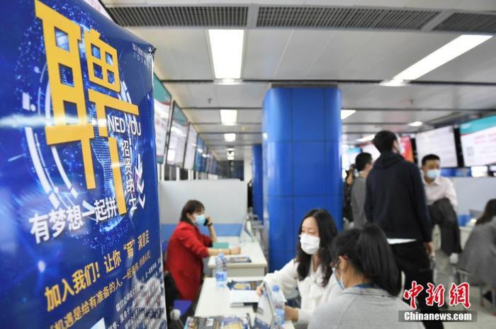 ����ͼ��ĳ��Ƹ���ֳ���
<a target='_blank'  data-cke-saved-href='http://www.chinanews.com/' href='http://www.chinanews.com/'>������</a>���� �³��� ��