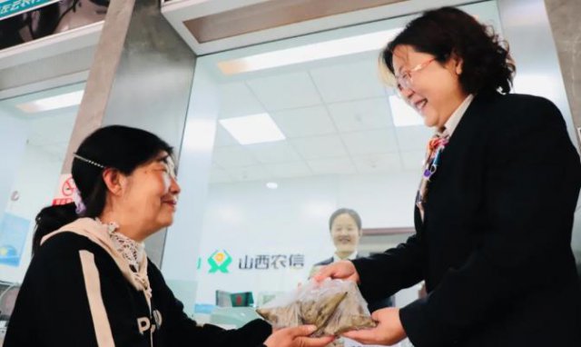 ����ũ�����ԡ�Сָ�ꡱ�˶�ҵ�񡰴�չ��