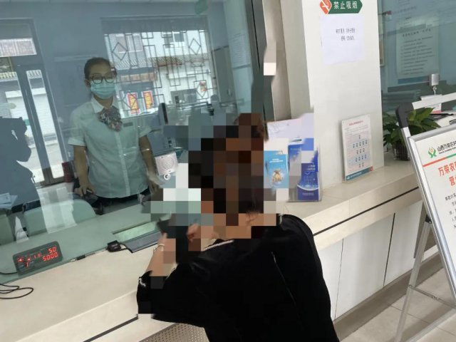 ����ũ�����м�ʱ���һ�����թƭ��Ϊ�ͻ�ֹ��