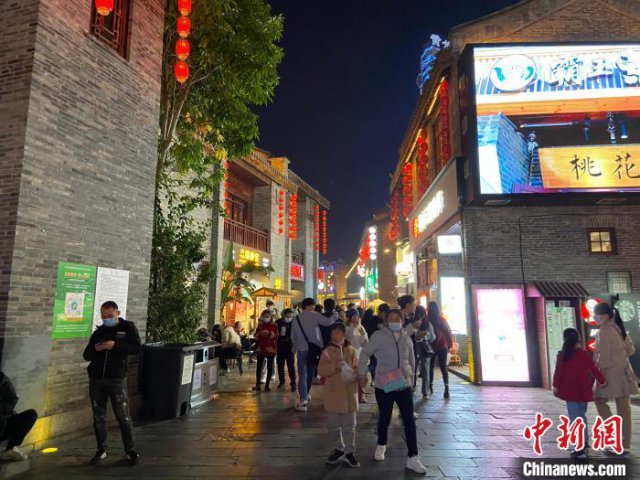 ߣ����С��Ϻ������ع�Ա��ͷ�Ͻֳ�ҹ��������