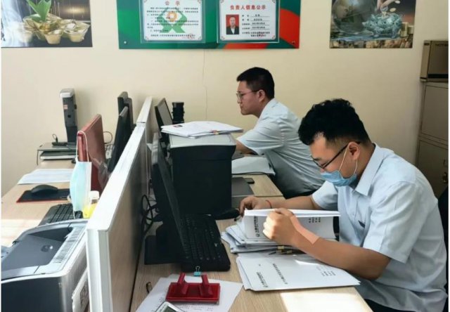 ɽ����ͬũ�����У�������չ��ƶ����ɹ����������Ͷ������