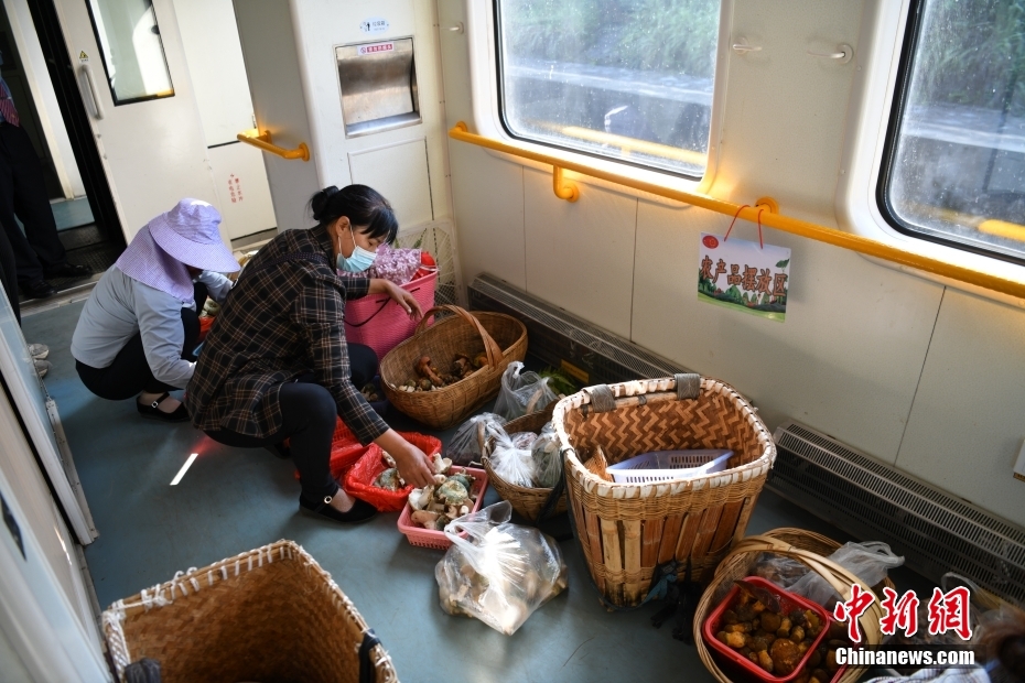 ͼΪ8��9�գ��ǳ��󣬳��˾պ�ͬ�������ͣ��ؽ�Ұ������װ��С����� <a target='_blank'  data-cke-saved-href='/' href='/'>������</a>���� ��Ƚ�� ��