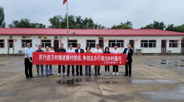 ɽ����ͬũ�����У���ס�������ҵ���̻�����