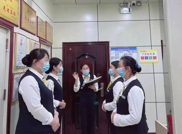 ɽ��ʯ¥���磺�ܽ��Ͽ�· ���һ��