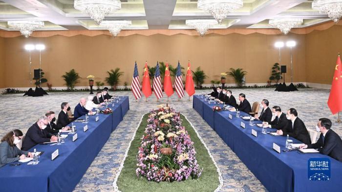 当地时间11月14日下午,国家主席习近平在印度尼西亚巴厘岛同美国总统拜登举行会晤。新华社记者 燕雁 摄