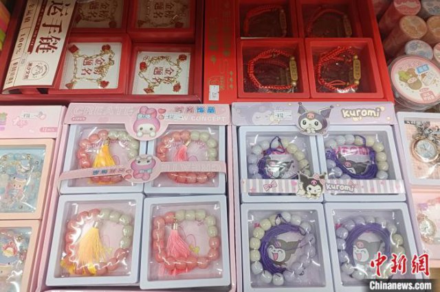 30Ԫ������м�300Ԫ�������̡��ĵ�����˭��