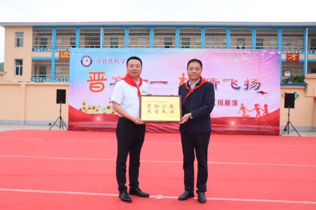 ɽ�����ũ������Ϊ����ѧУ���а���ο�ʾ����