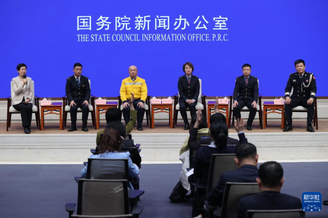 ����ƽ����λ ��д�Ͷ�ƪ�¡�����λ��������·�ˡ������ܶ�����