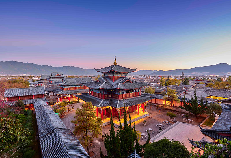 黄昏时分的丽江木府。丽江古城博物院供图