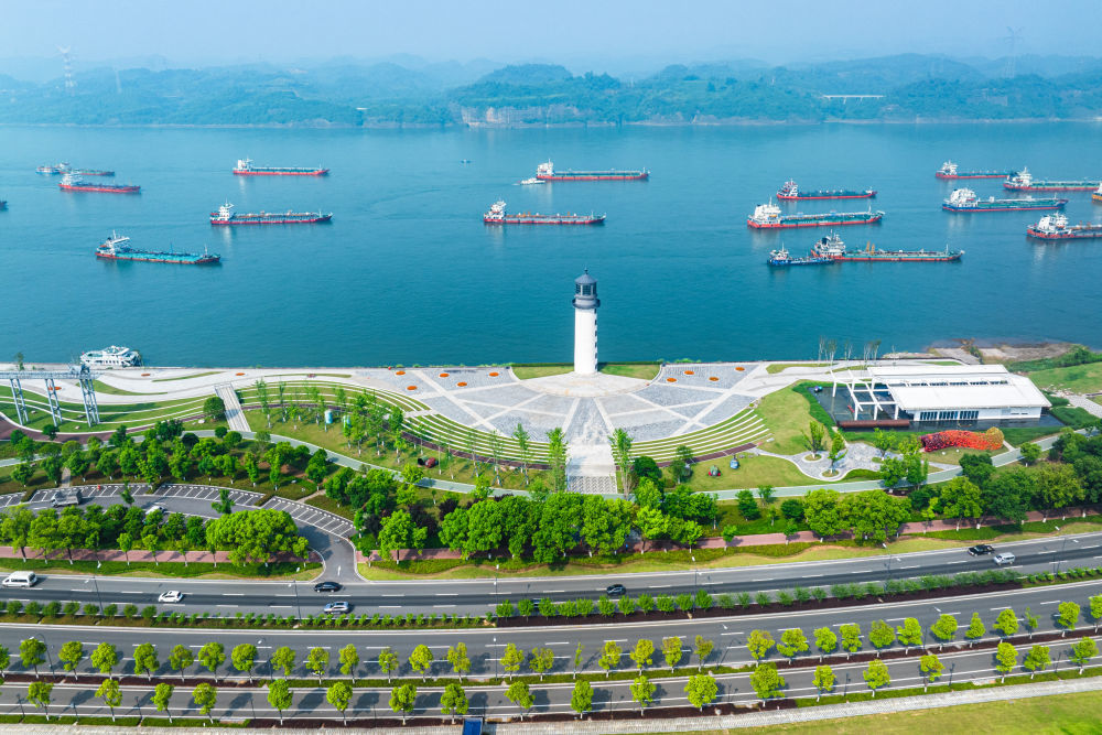 湖北省宜昌市猇亭区的灯塔广场(2024年5月24日摄,无人机照片)。新华社记者 肖艺九 摄