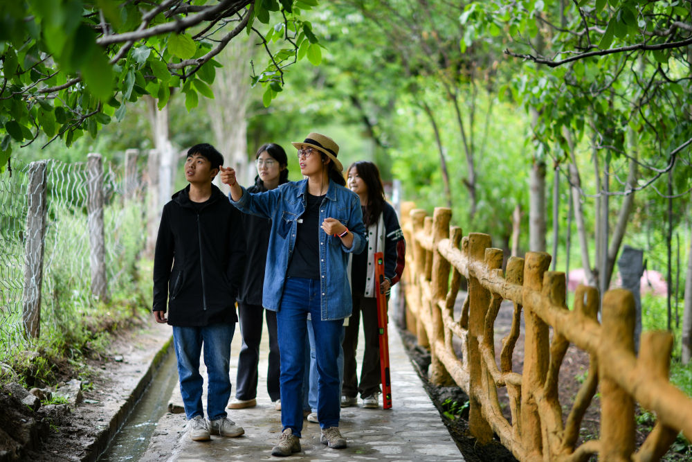 团结携手,建设社会主义现代化新西藏——对口支援西藏工作30年成就综述