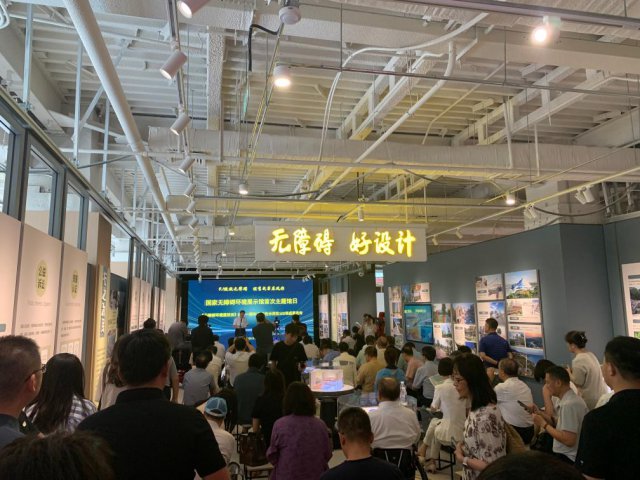 �츣����м��˺������ˣ��ޡ�����֮·��θ��а�