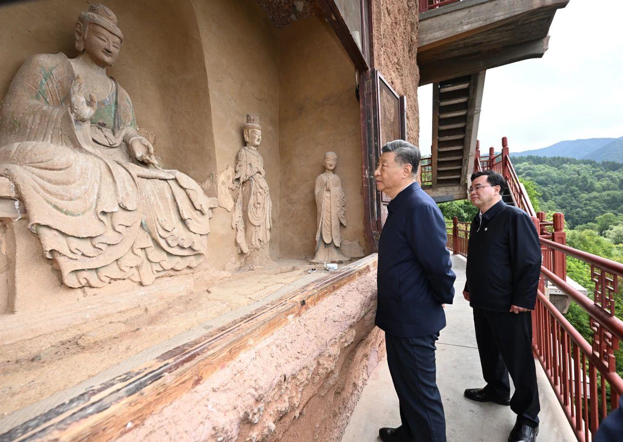 △9月11日,习近平总书记在甘肃天水麦积山石窟考察。