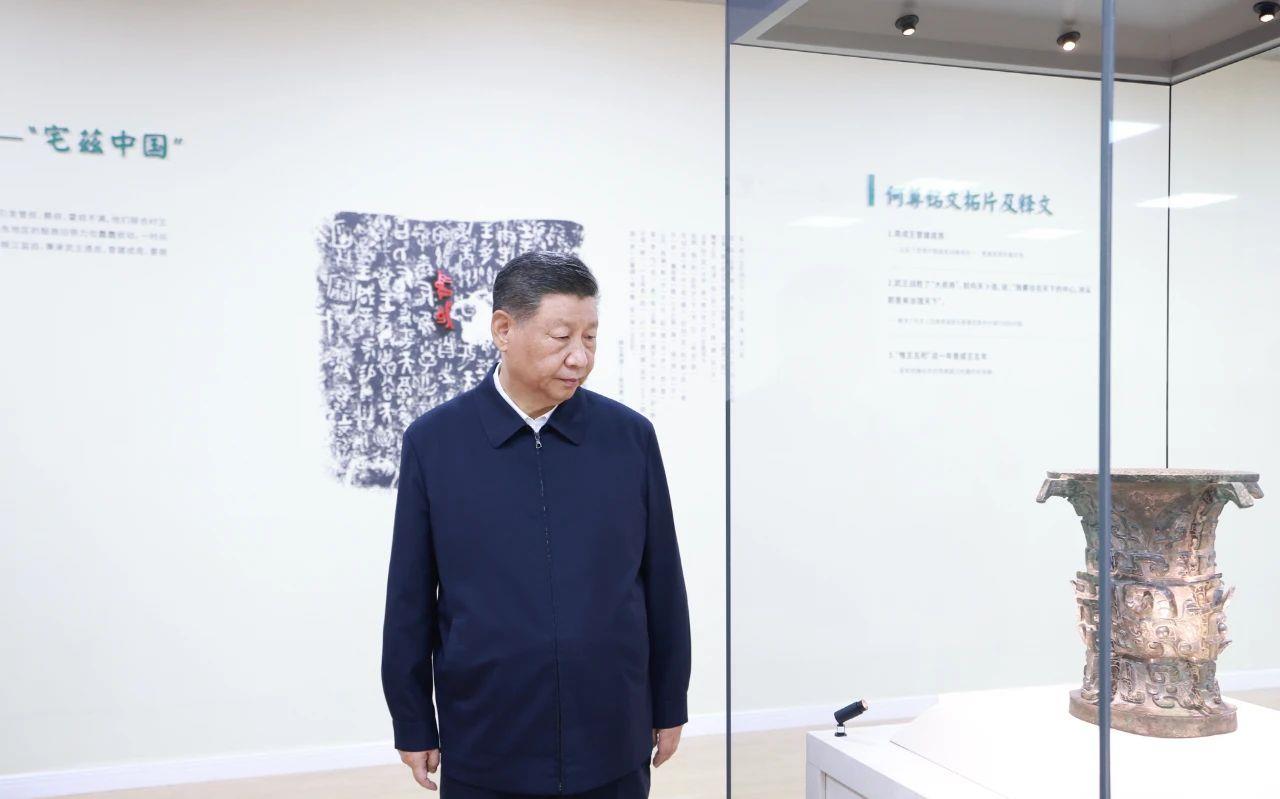 △9月10日,习近平总书记来到陕西宝鸡参观宝鸡青铜器博物院。