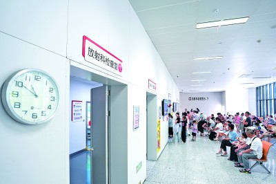 看病路上,要陪伴也要规范——陪诊服务行业观察