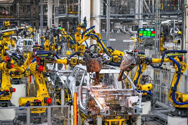 ��Ӫ���������й�������ҵ�ṹ���¡�����